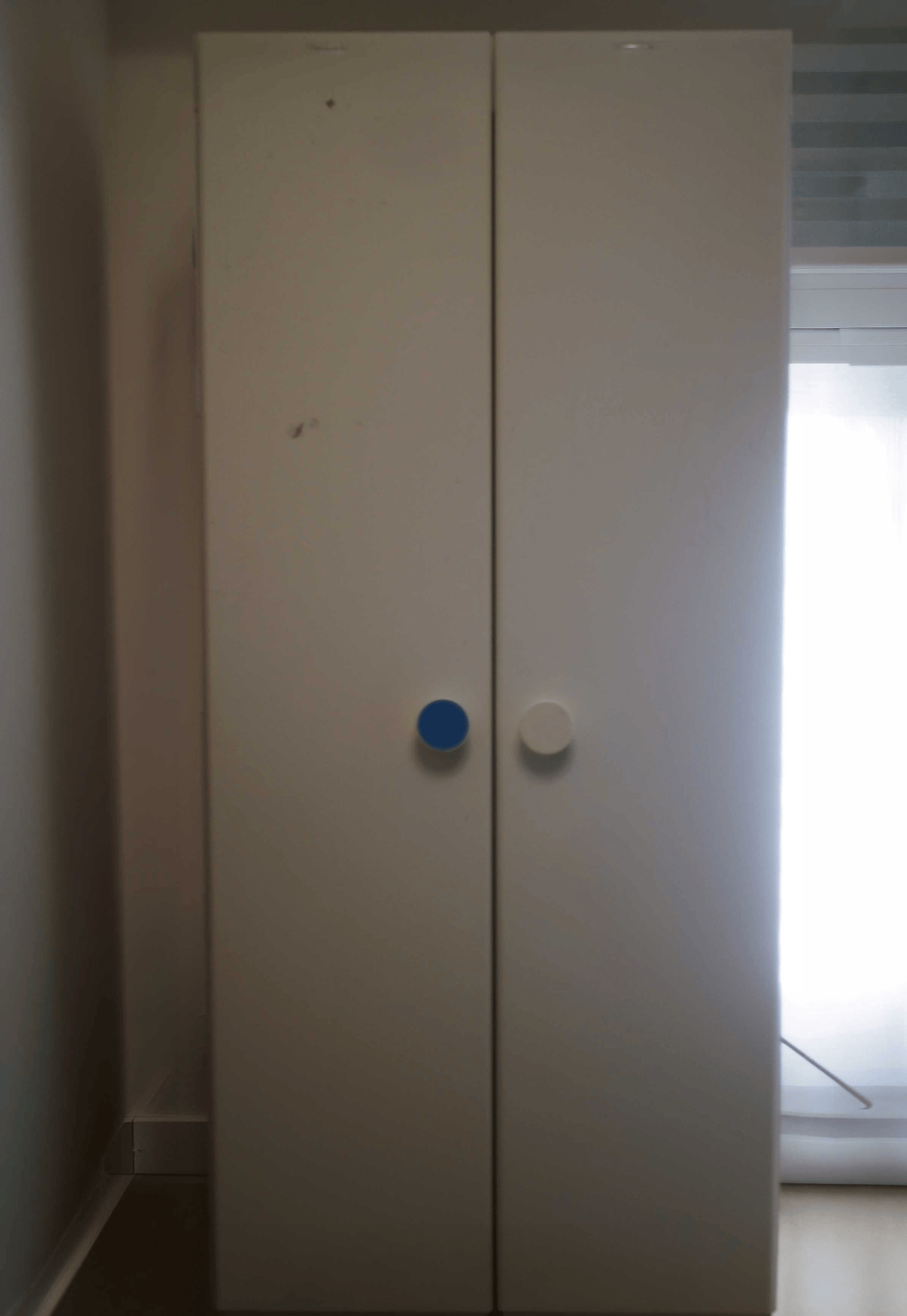 Armario IKEA convertido en espacio de cultivo interior